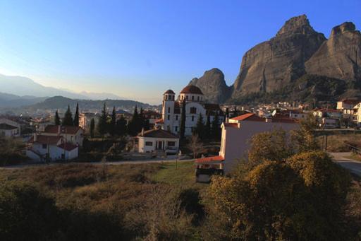 In The Shadow Of Meteora Apartment Kalambaka Bagian luar foto