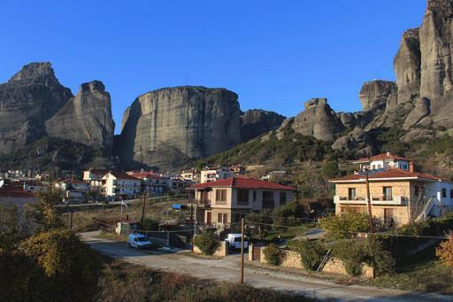 In The Shadow Of Meteora Apartment Kalambaka Bagian luar foto