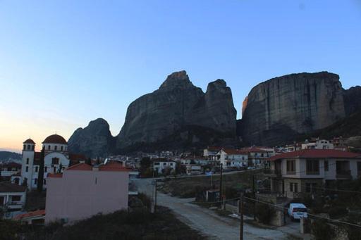 In The Shadow Of Meteora Apartment Kalambaka Bagian luar foto