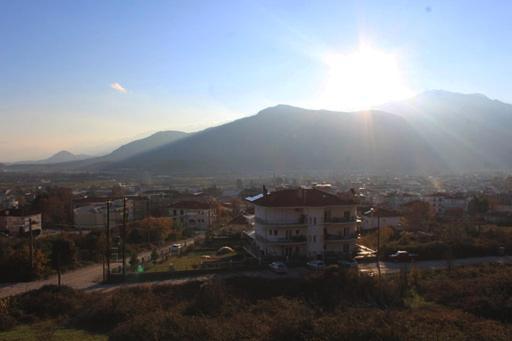 In The Shadow Of Meteora Apartment Kalambaka Bagian luar foto